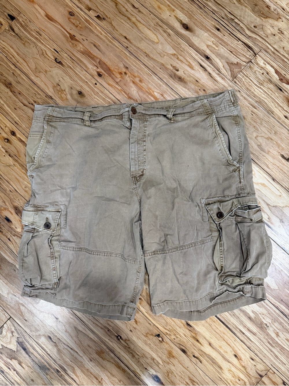 American Eagle Outfitters Men's Cargo Shorts in Khaki